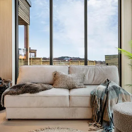 Nydelig I Unike Lofoten I Naerheten Av Henningsvaer! *