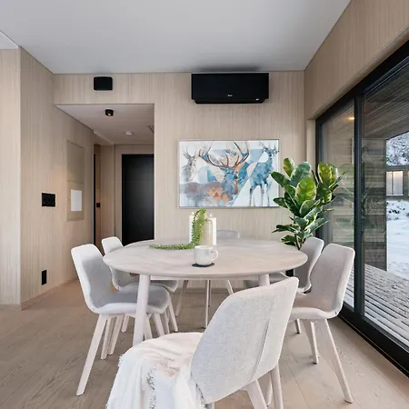 Nydelig I Unike Lofoten I Naerheten Av Henningsvaer! Lyngværet